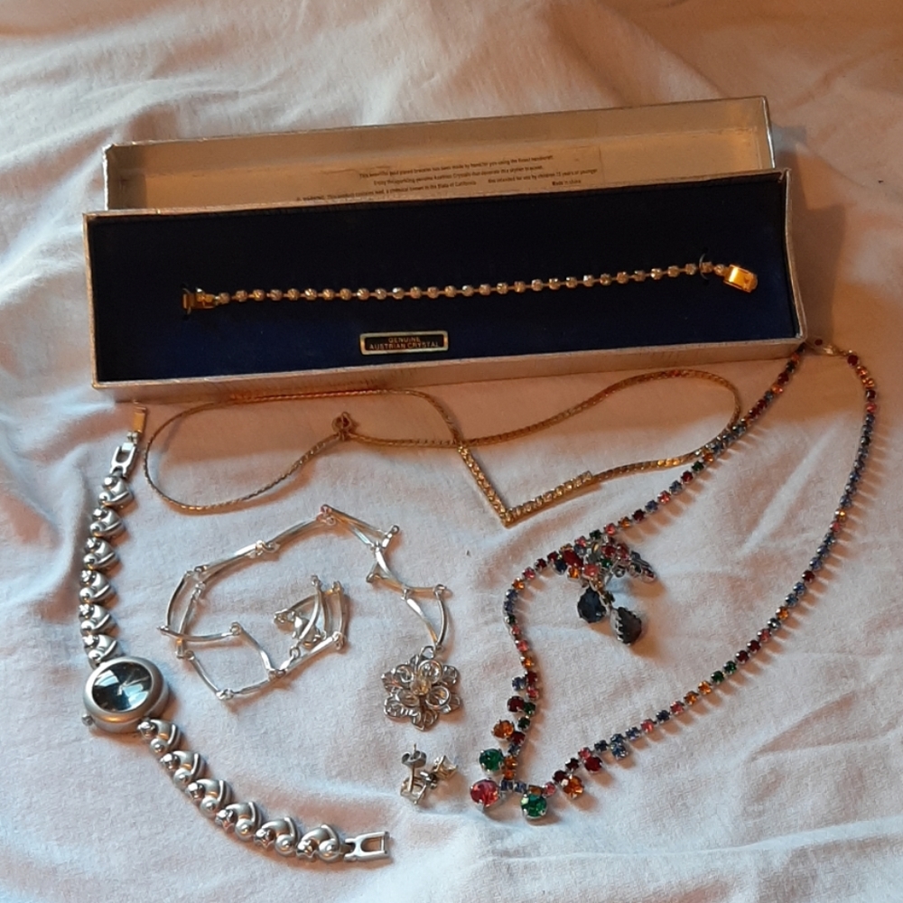 Costume jewelry - Shiny